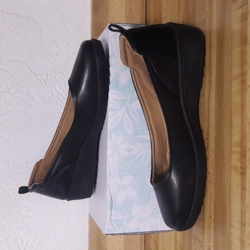 NWT "Coral Bay" Linda Black Wedge Loafer Size 9M